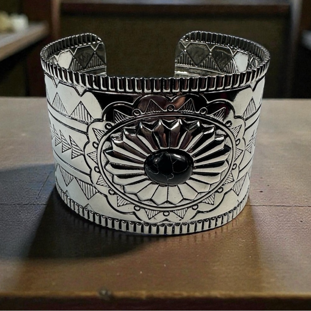 New Silver Tone‎ Western Cuff Bracelet